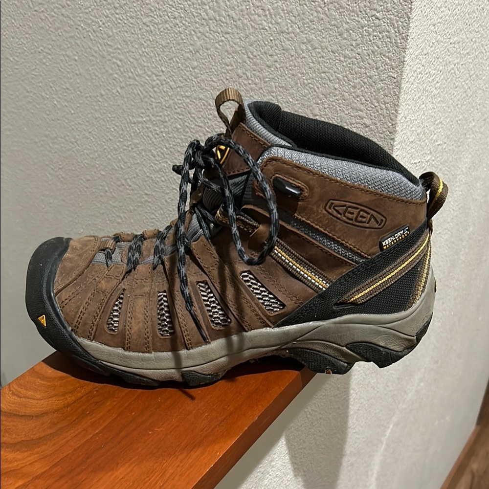 Women's Keen Brown Hiking Boots - Picture 2 of 4
